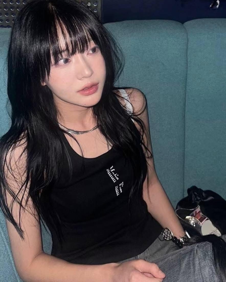 matin kim - pintuck sleeveless top (black)