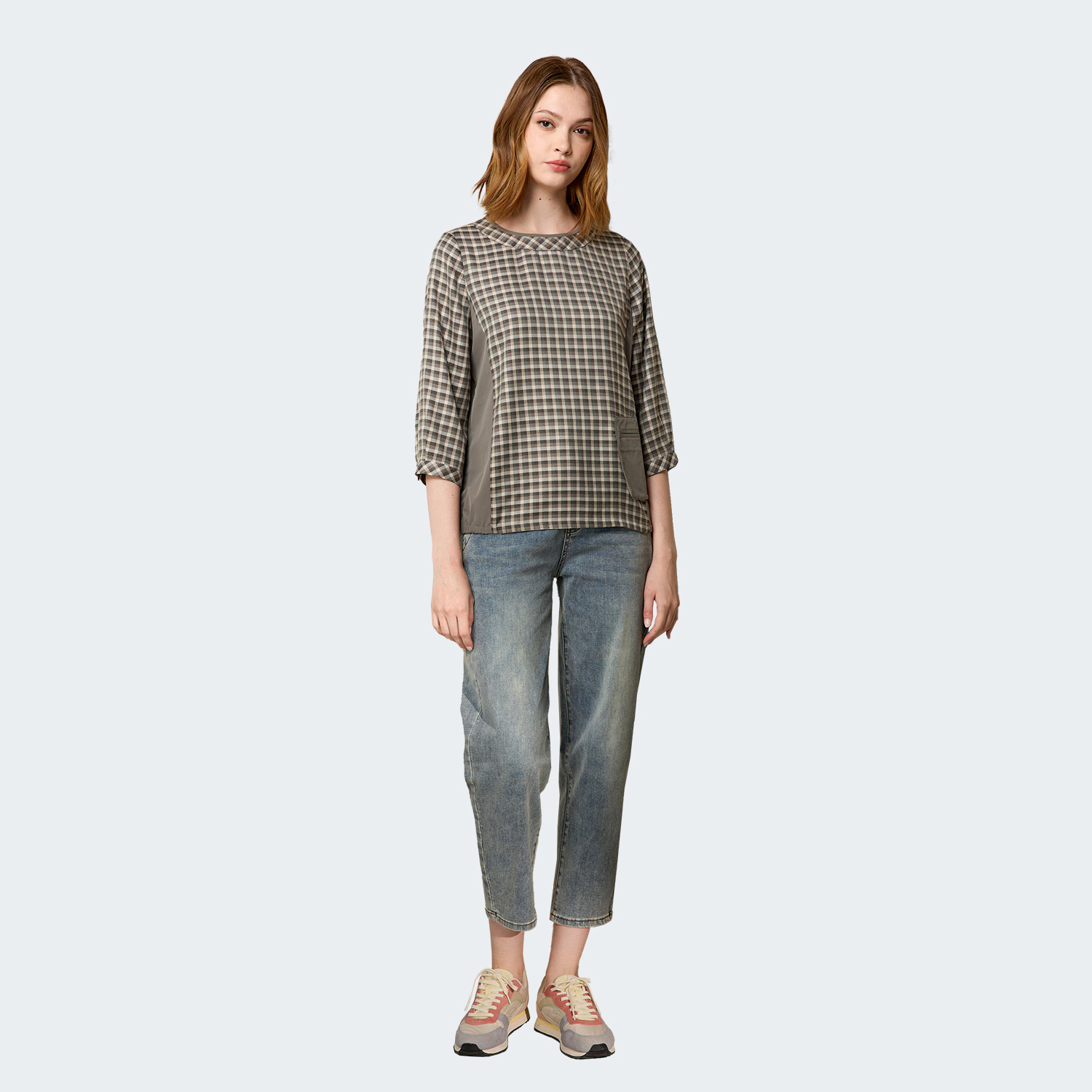 特殊刷舊腰後內側鬆緊帶設計彎刀七分牛仔褲