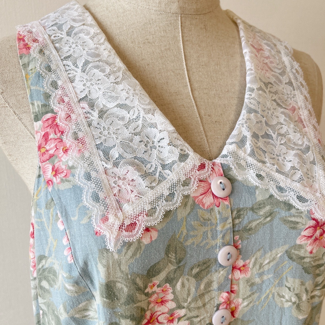 Joni Blair湖水藍色喱士領背心花裙