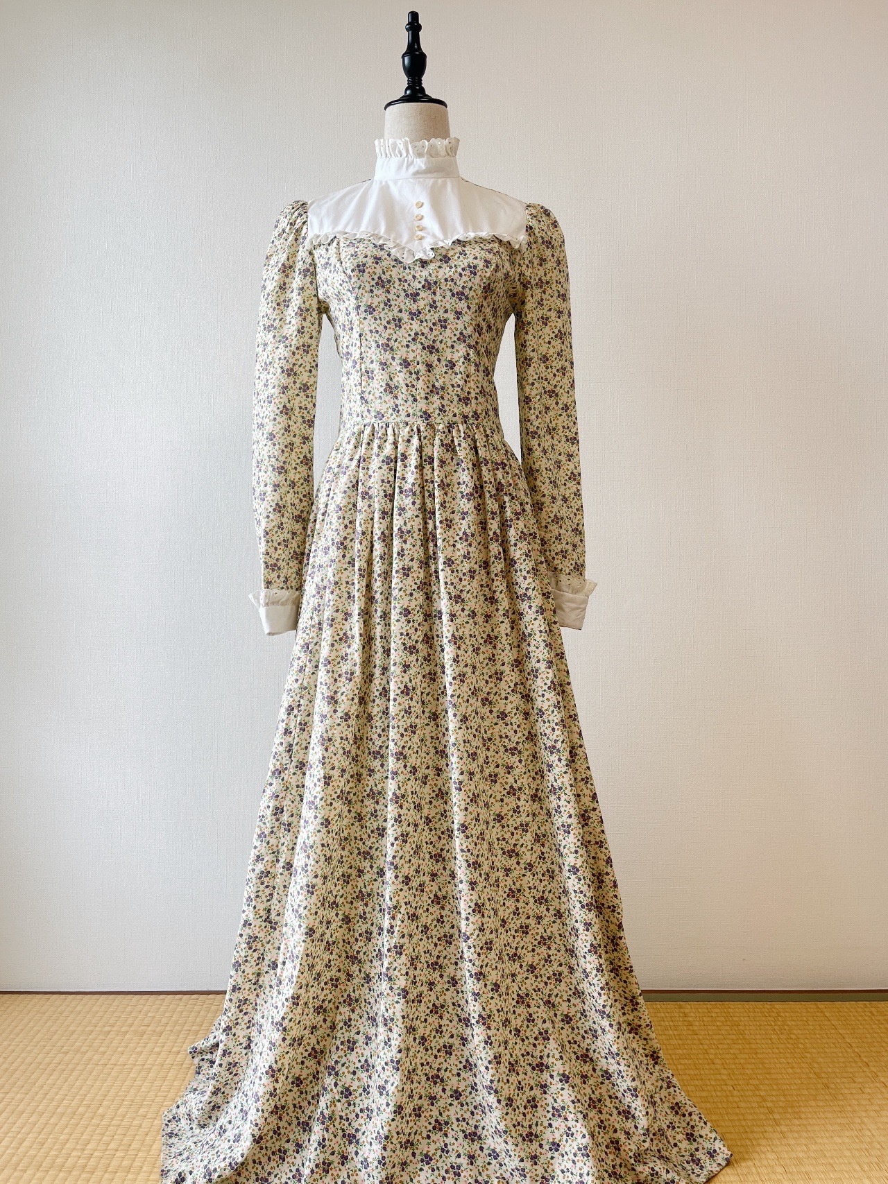 米黃色70年代小碎花Ruffle領古著連身裙