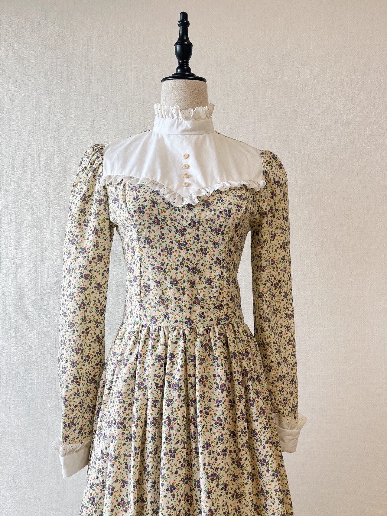 米黃色70年代小碎花Ruffle領古著連身裙