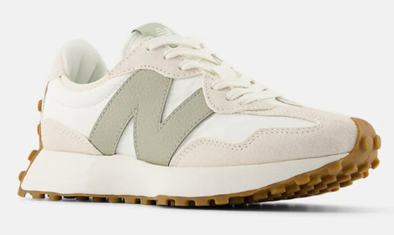 New Balance Women’s 327 Retro Sneakers | Trendy Chunky Sole Lifestyle Shoes for Everyday Street Style (JUN25)