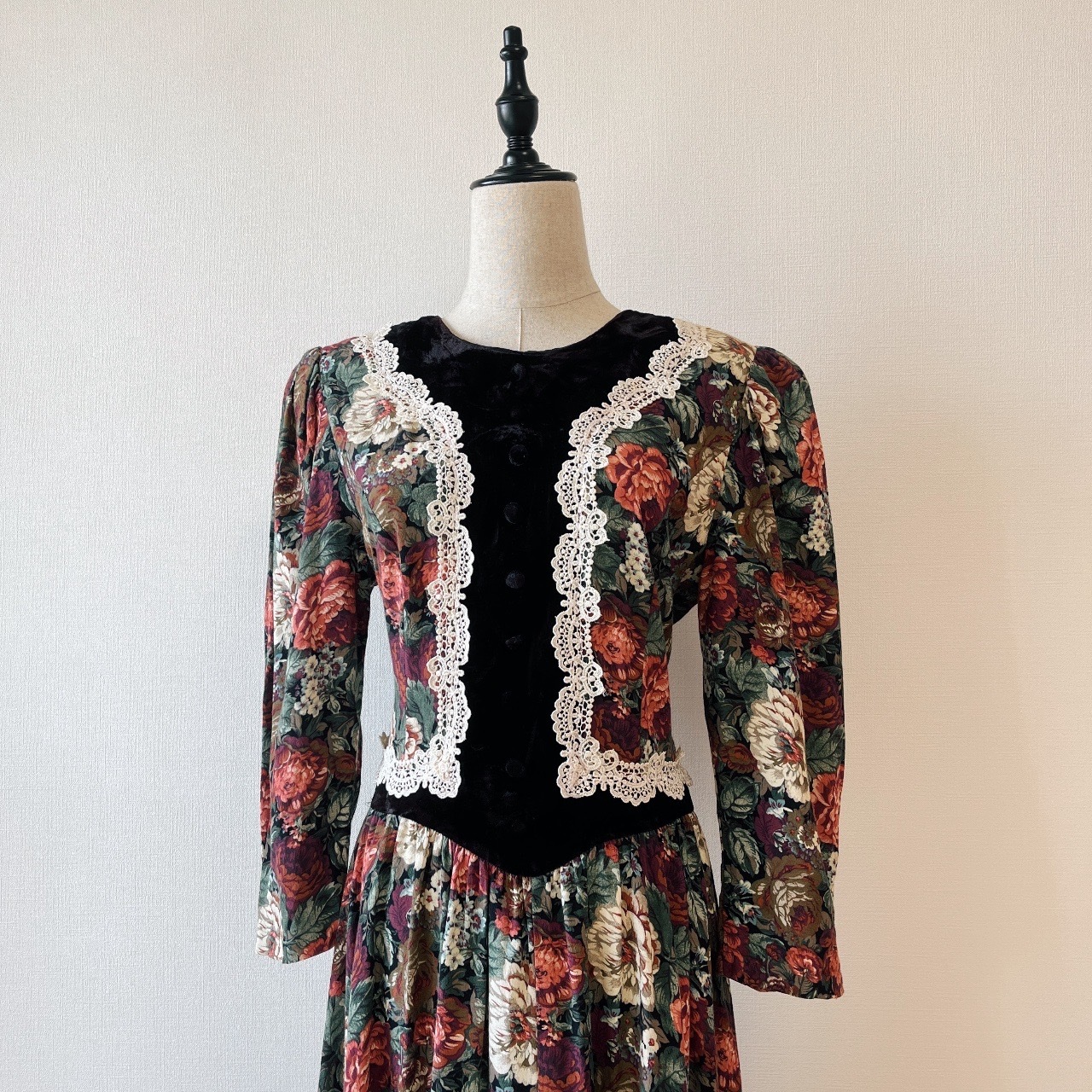 LISA II美國製絲絨古典大花連身裙