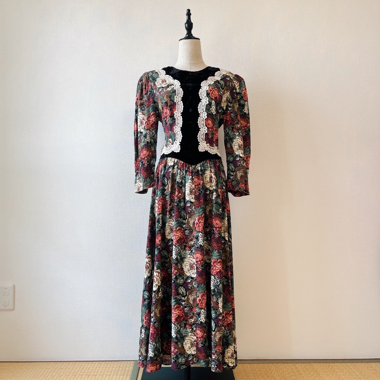 LISA II美國製絲絨古典大花連身裙