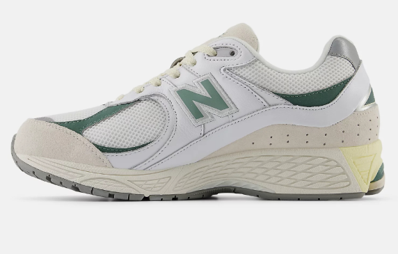 New Balance Unisex 2002R Retro Sneakers | Trendy Lifestyle Shoes with Classic Y2K-Inspired Design (JUN25)