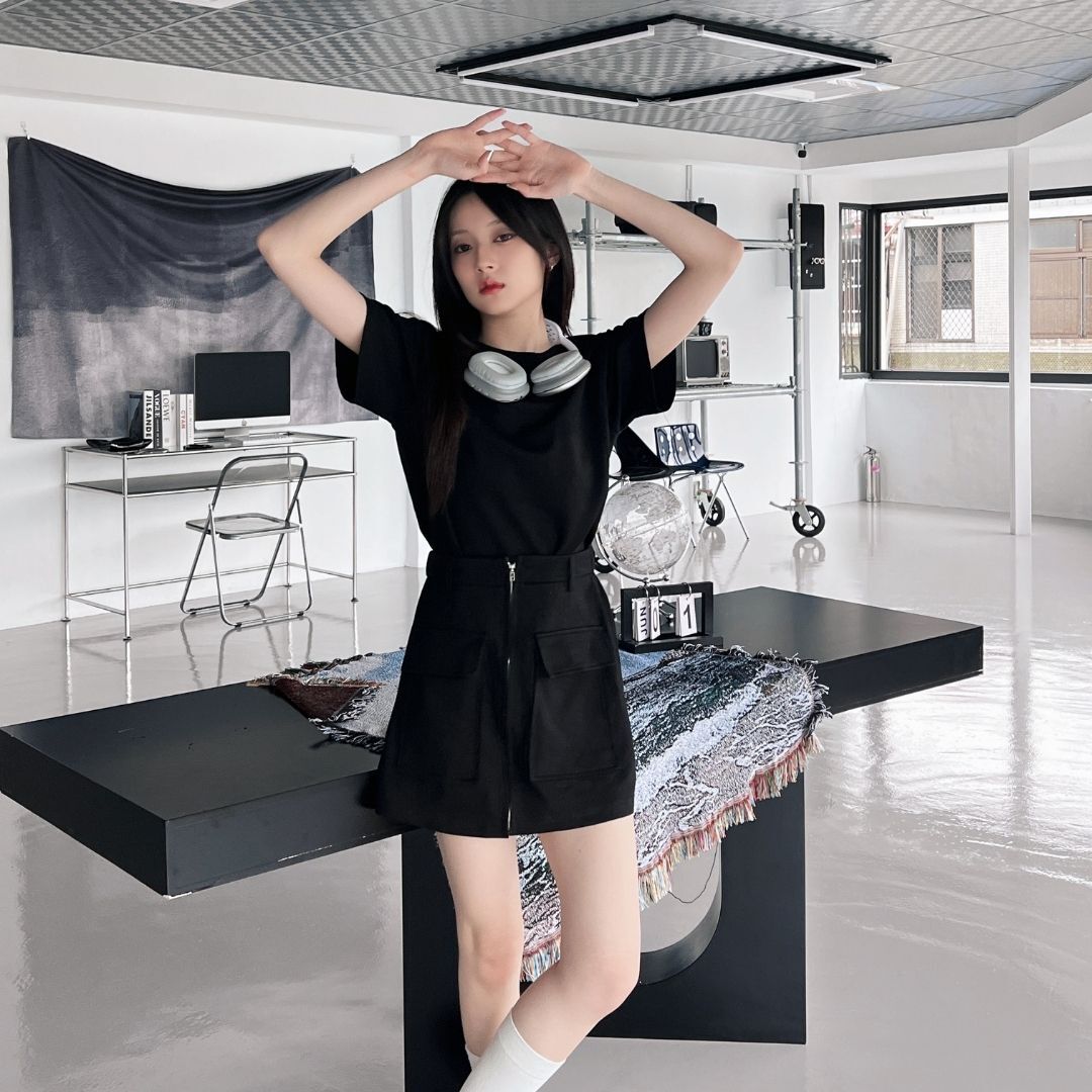 【俐落工裝感】口袋拉鍊短T＋結構裙套裝 洋裝-2色(現貨)