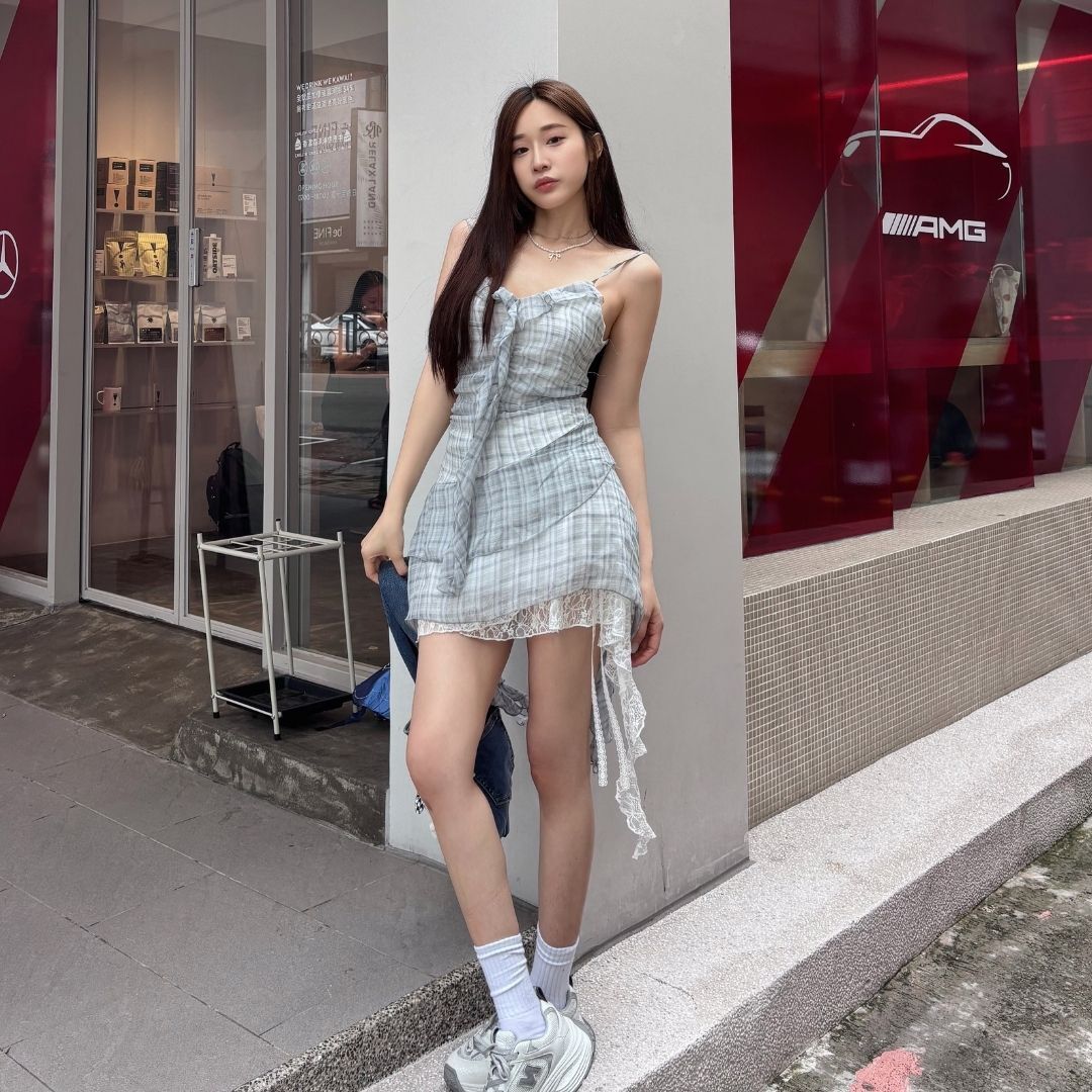 【格紋蕾絲】DOMISS荷葉邊不規則吊帶抽褶連身洋裝-2色 背心裙 (現貨)