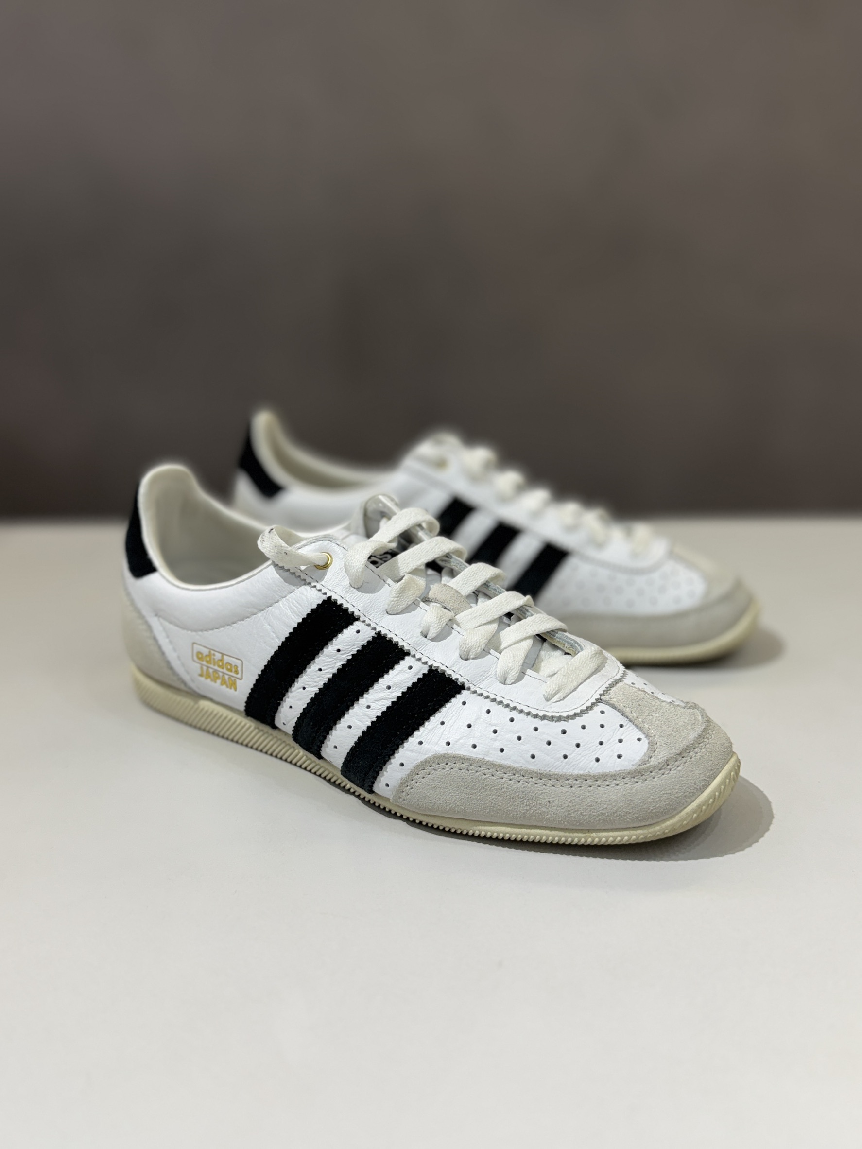 [二手US7/24CM] 女鞋 ADIDAS  JAPAN W 白黑 黑白 金標 日限 奶油底 荔枝皮皮革 復古 德訓鞋 休閒鞋【IH5489】