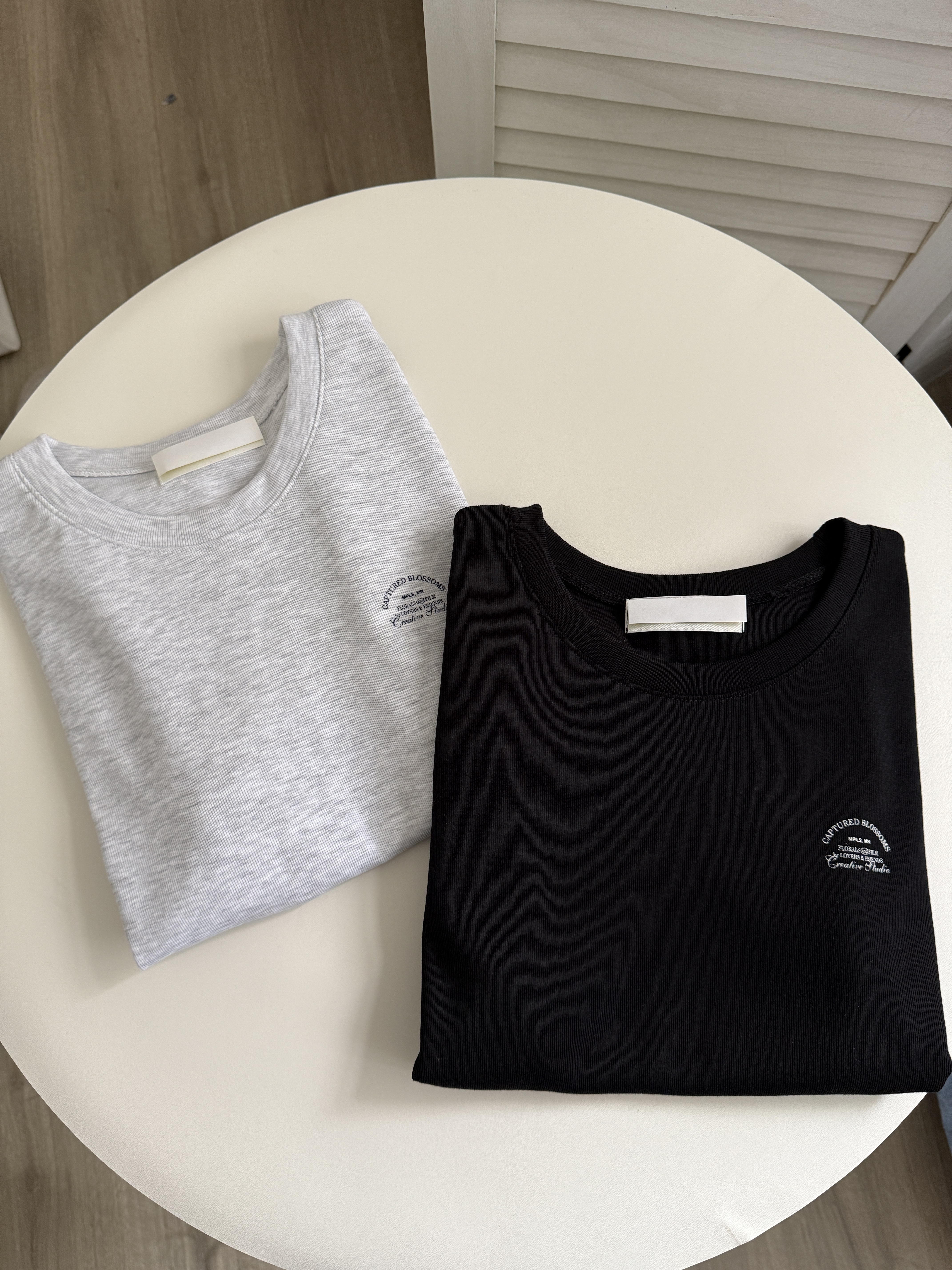 簡約印字暗直紋短袖