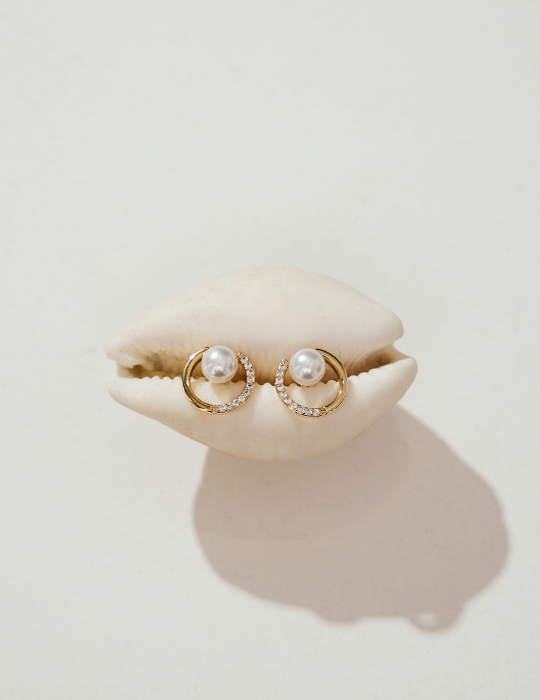 輕奢珍珠半圈鑽。針式耳環