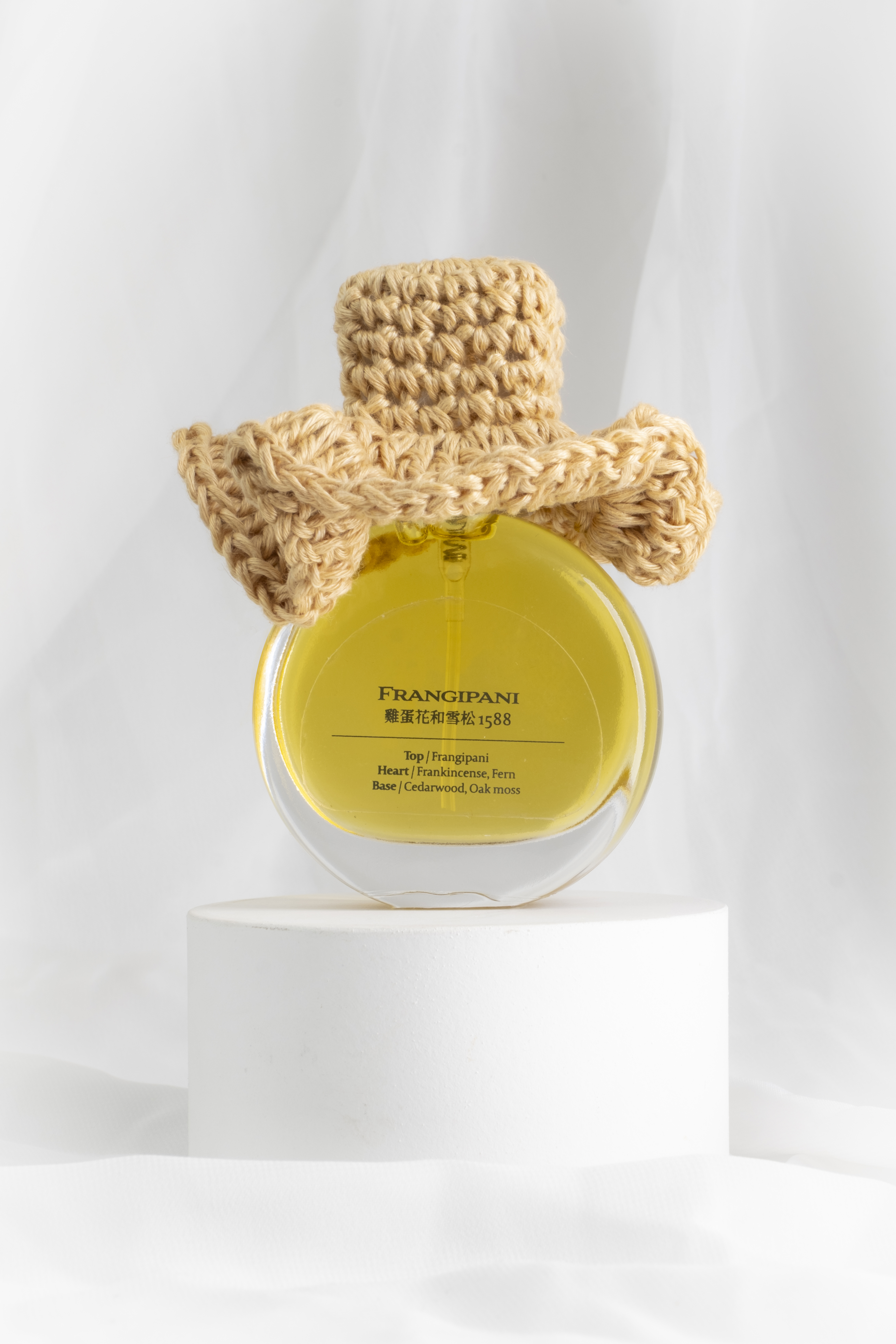 雞蛋花和雪松 1588