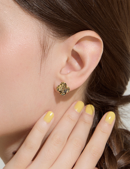 光澤紋理四葉草。夾式耳環(金)