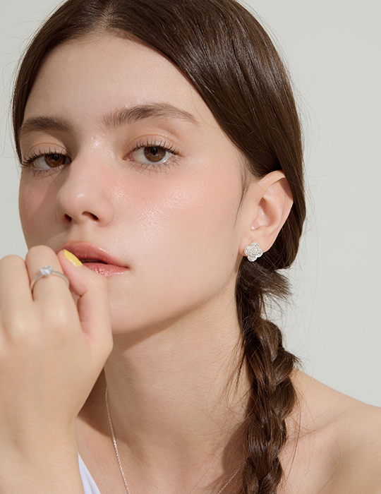 光澤紋理四葉草。夾式耳環(銀)