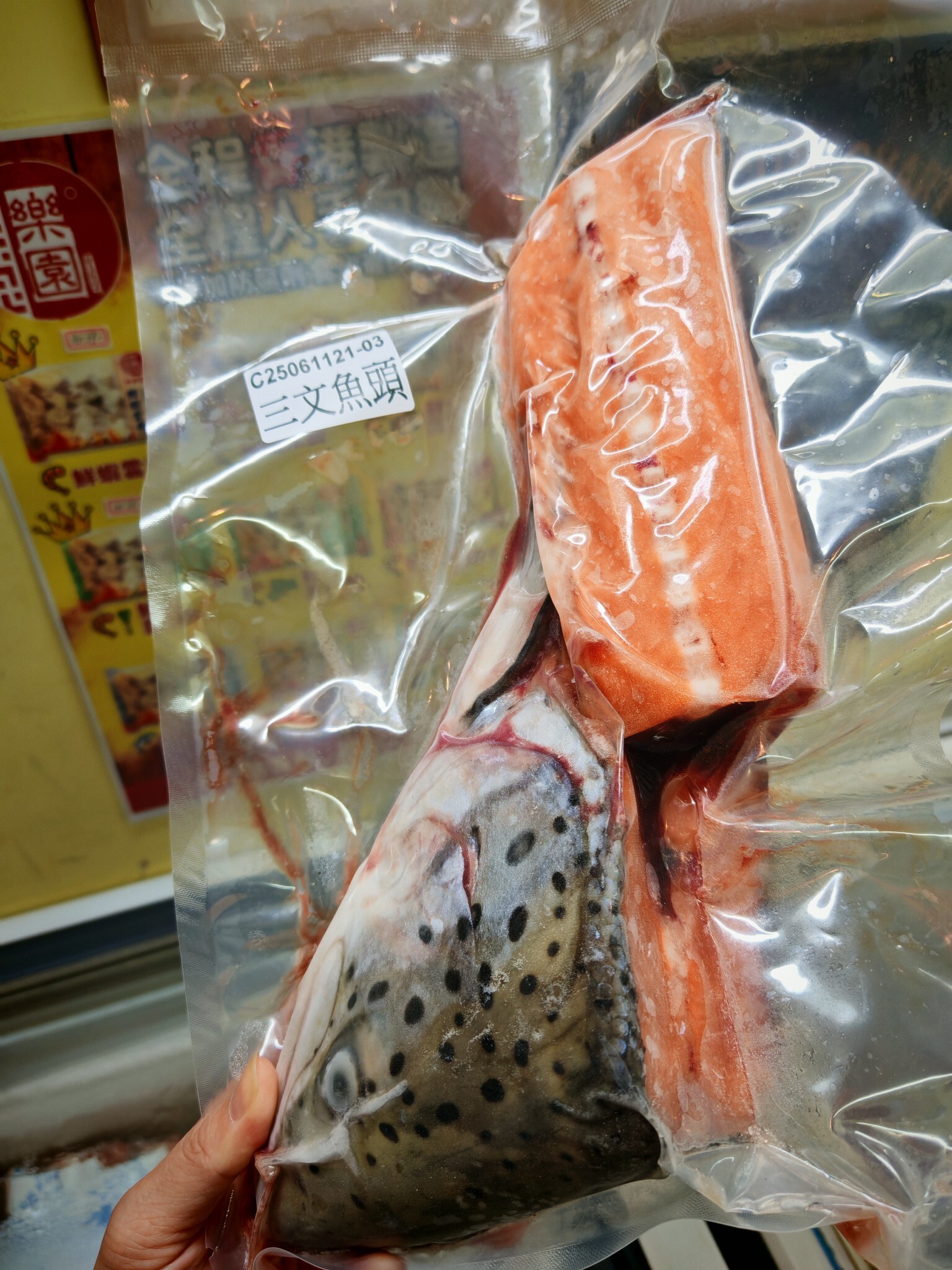 挪威刺身級三文魚魚頭+魚骨(800g+)