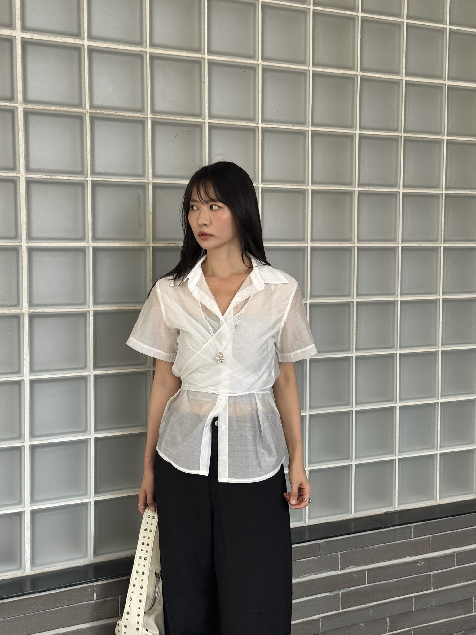 白現貨/訂購) 清涼透視設計感後綁帶裇衫 T0611 (白/灰)