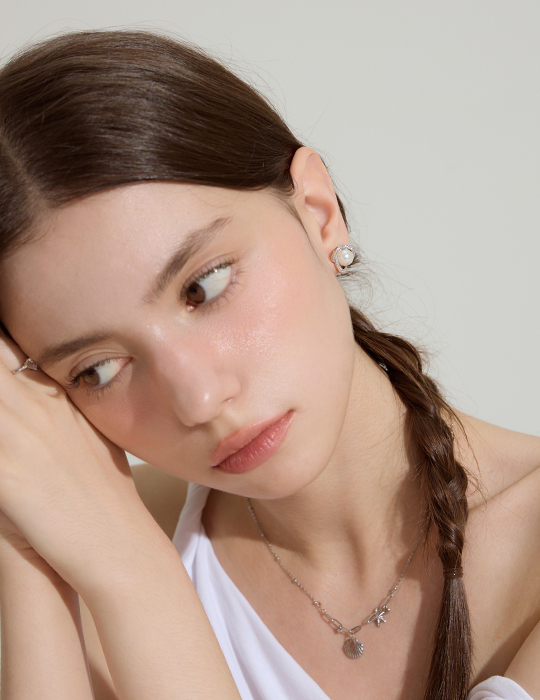 奢華環繞珍珠。夾式耳環