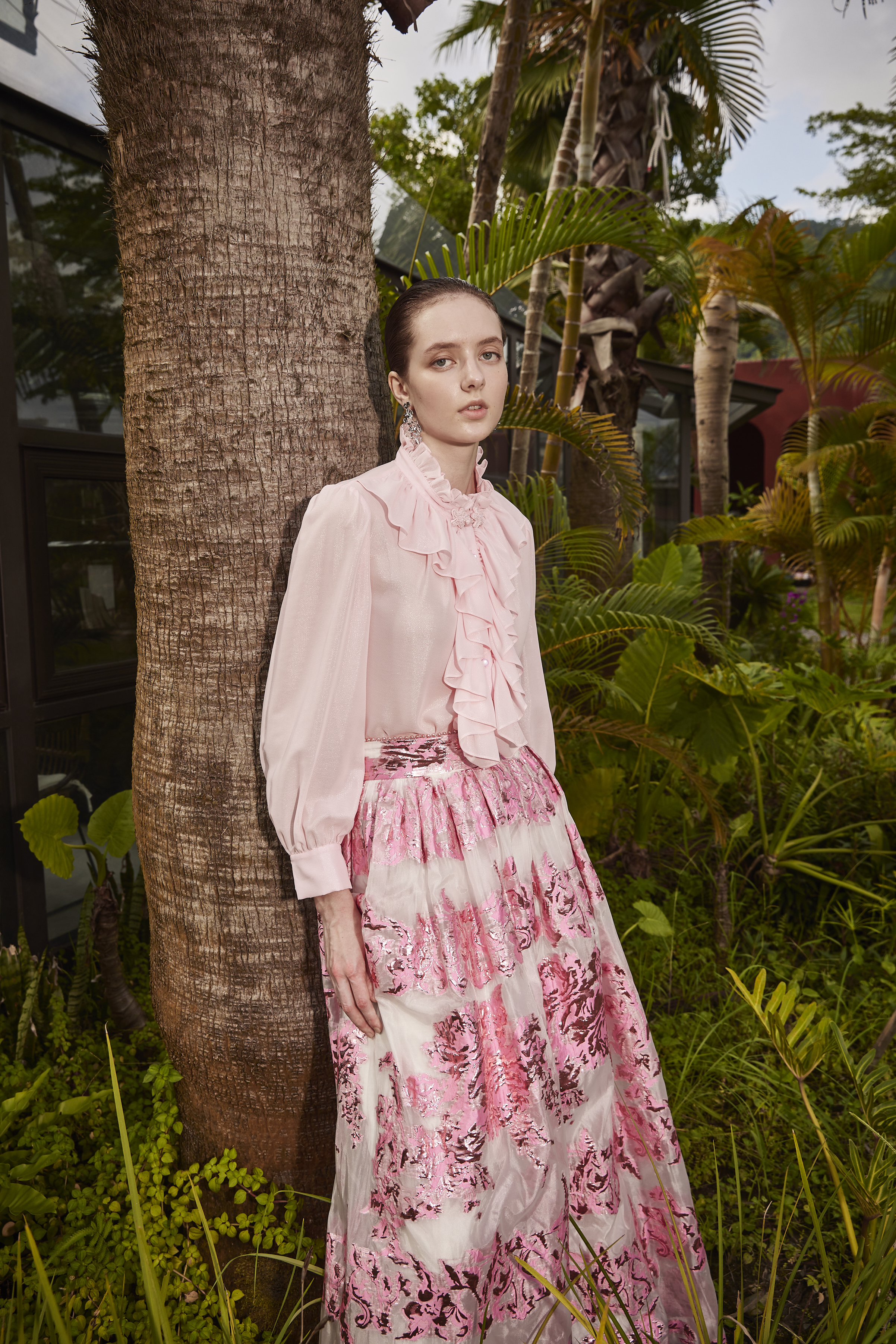 BE10118A1 玫瑰粉粒領荷葉泡袖女衫(2色)