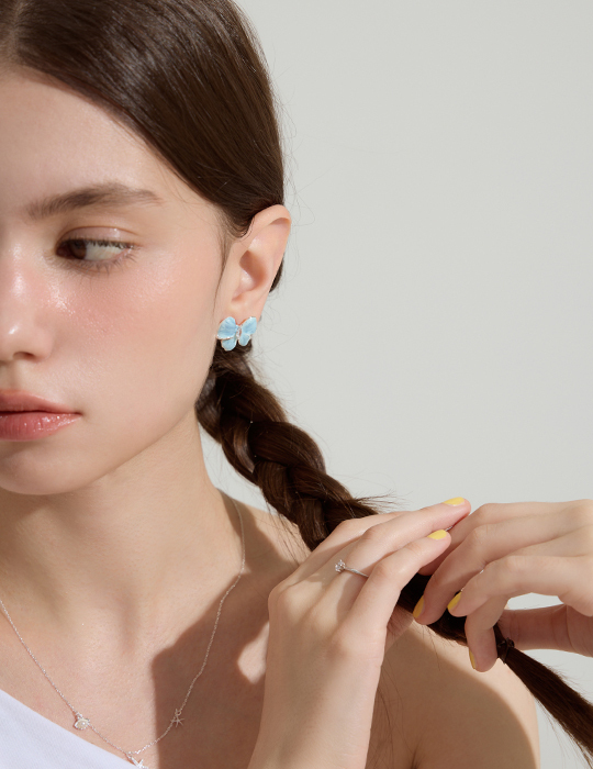 海洋藍調花朵。銀針耳環