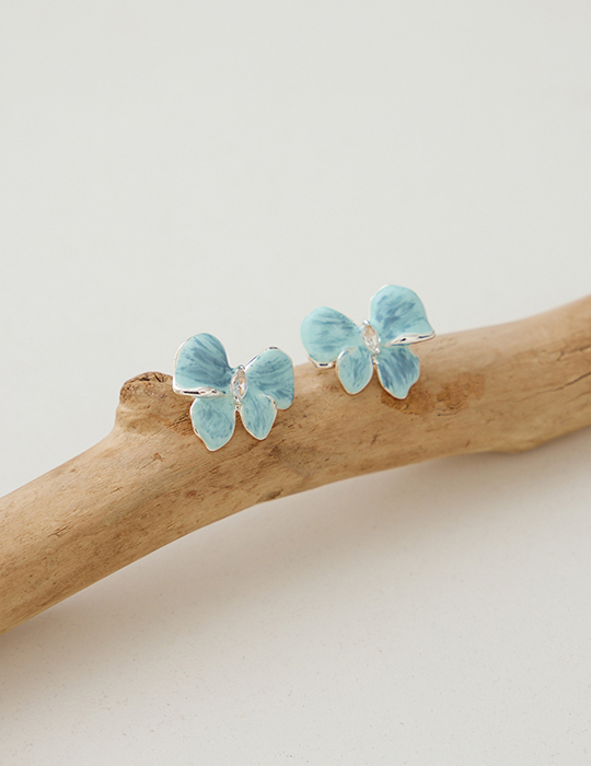 海洋藍調花朵。銀針耳環