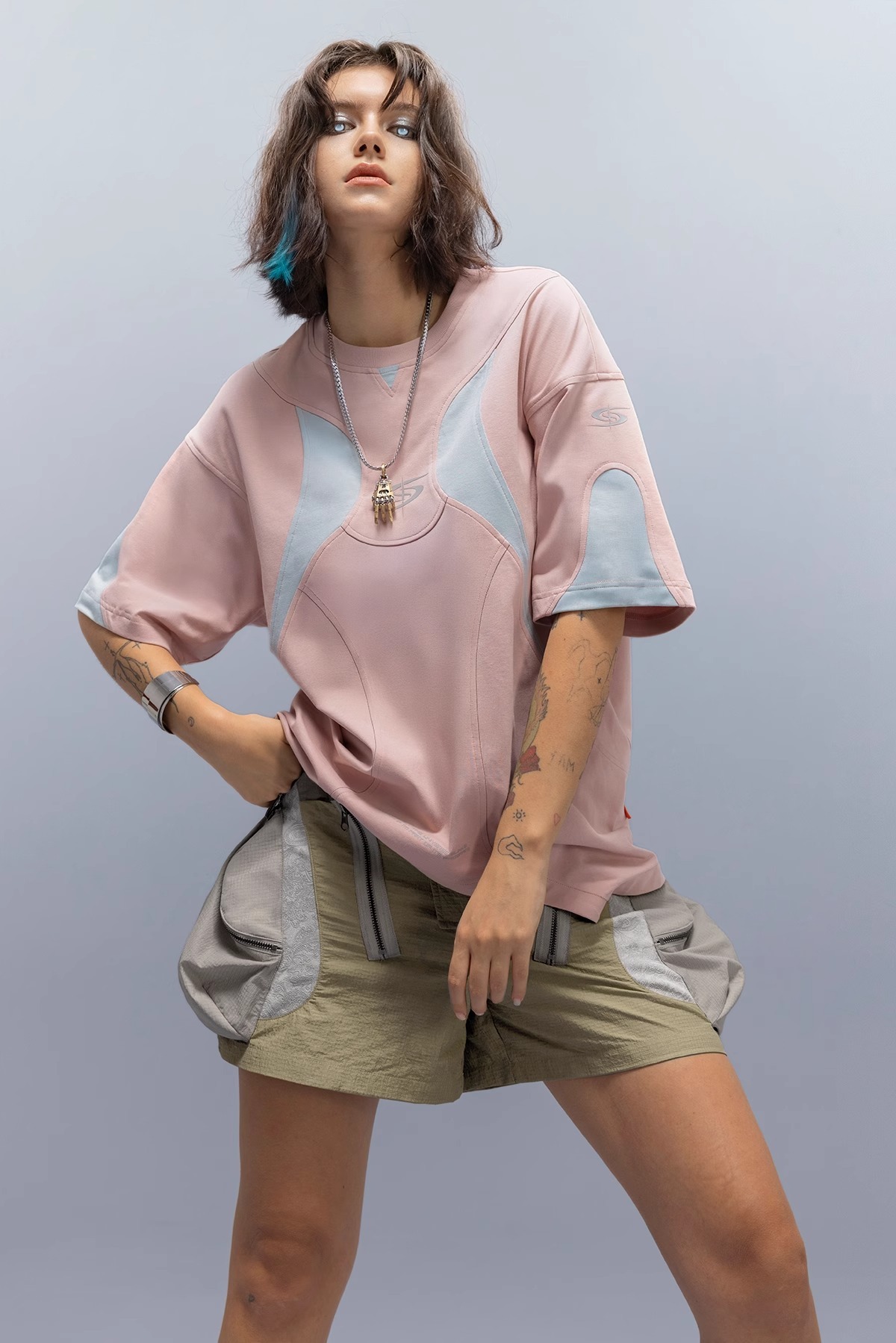 XIPHEVIL「砂岩黃星弧繭袋拼革短女褲」