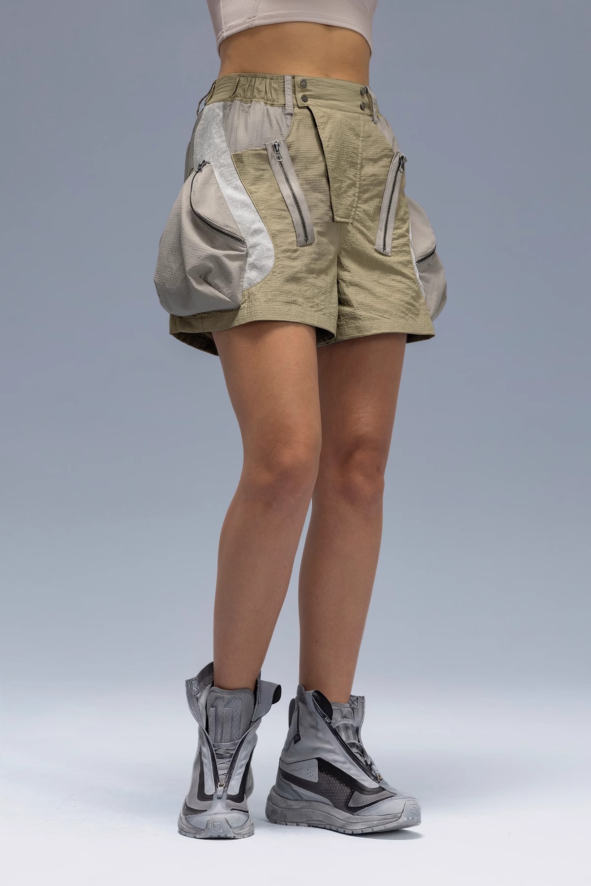 XIPHEVIL「砂岩黃星弧繭袋拼革短女褲」