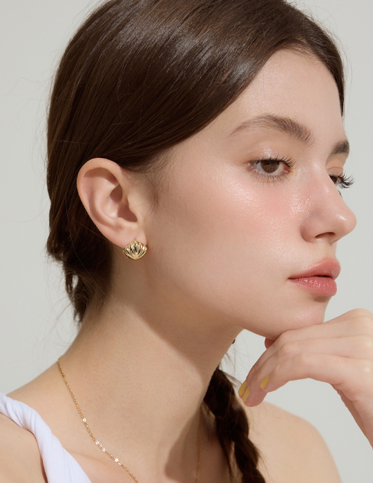 海洋雙層貝殼。銀針耳環(金)