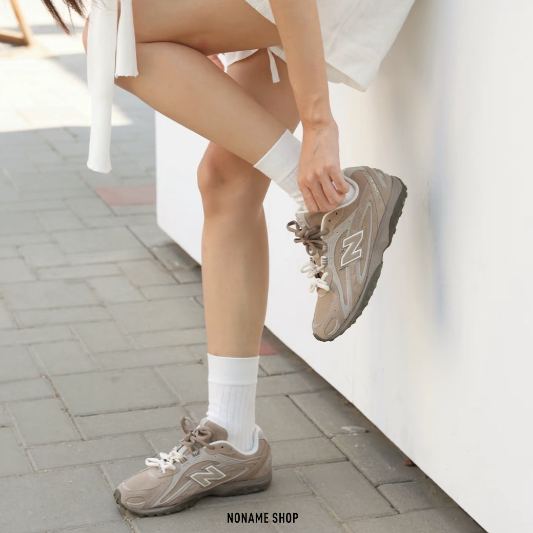 <張員瑛同款> NEW BALANCE NB 204L 麂皮 復古 miumiu 休閒鞋 雙鞋帶 灰棕色 (男/女同款)