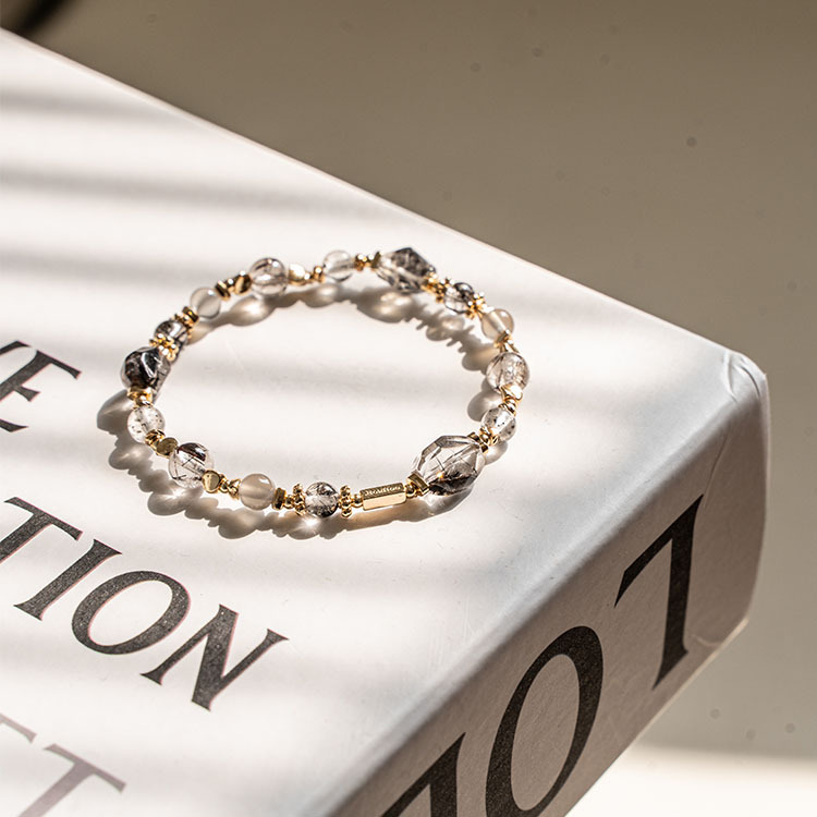 一個人：黑銀鈦｜黑髮晶｜黑草莓｜灰月光｜黑銅髮