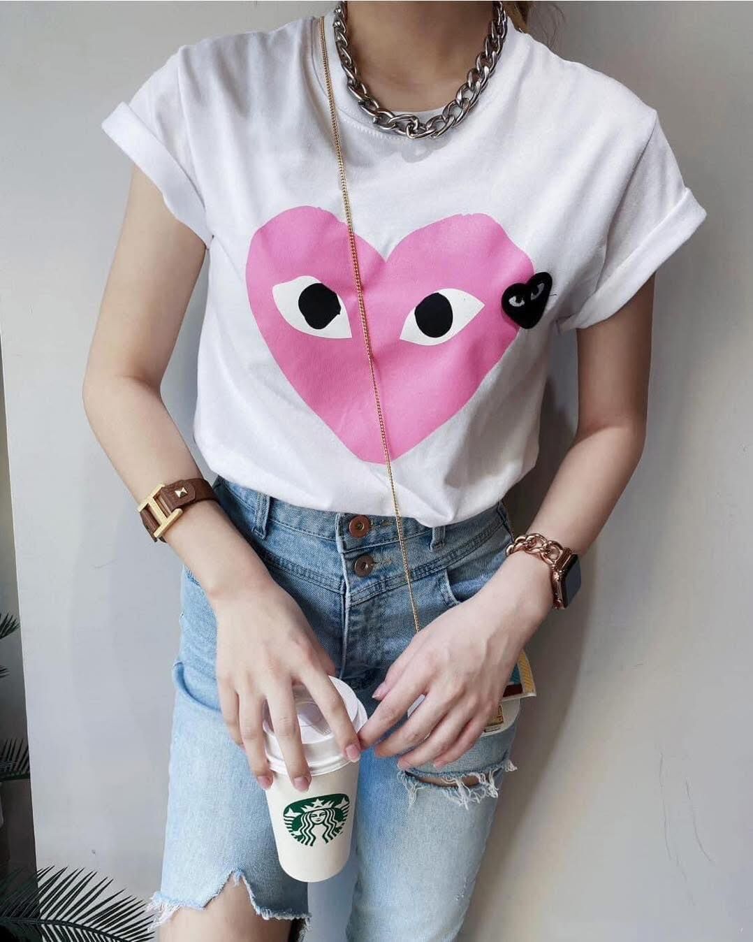 【可愛百搭的愛心人徽章造型棉tee】（現貨）