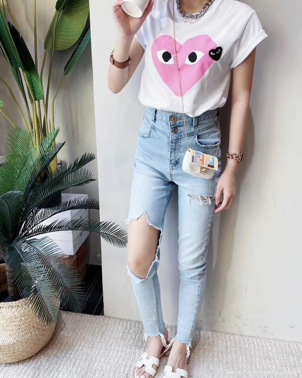 【可愛百搭的愛心人徽章造型棉tee】（現貨）