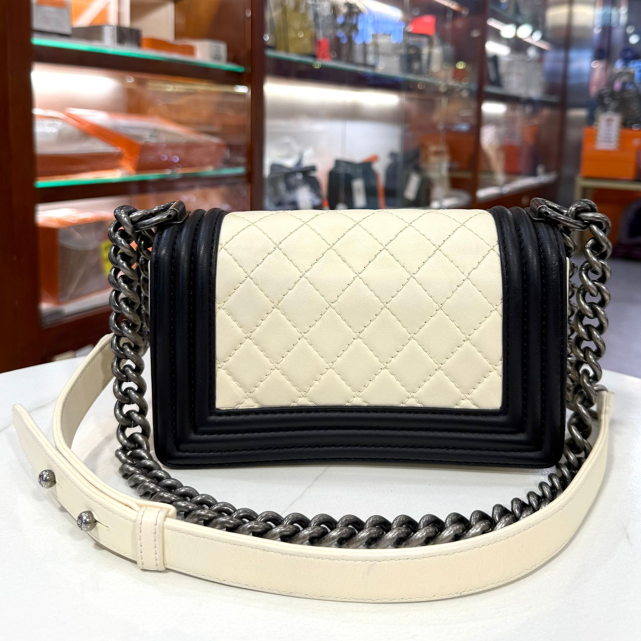 99%NEW二手CHANEL BOY 20 黑白熊貓牛皮菱格/復古銀扣 #香榭站正品