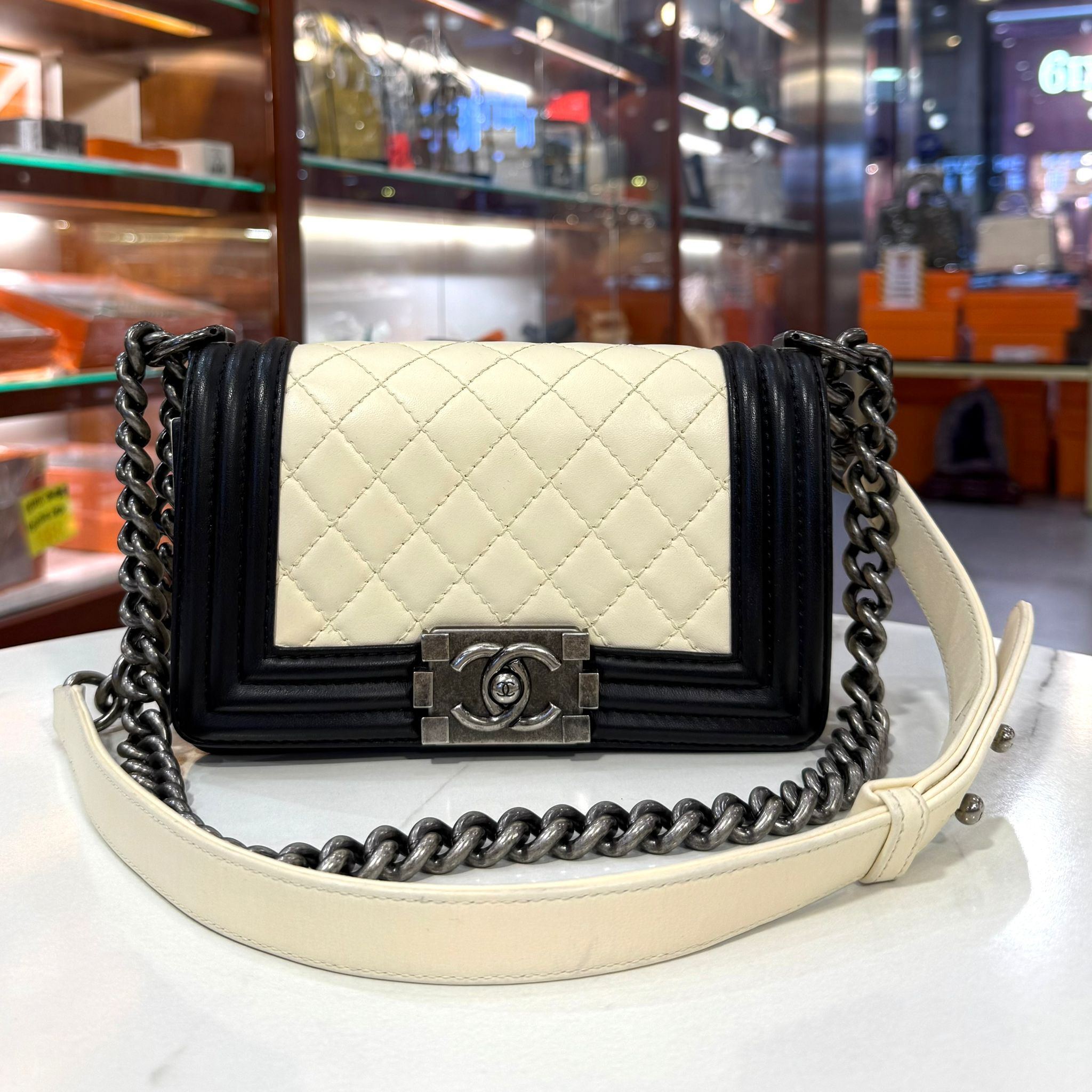 99%NEW二手CHANEL BOY 20 黑白熊貓牛皮菱格/復古銀扣 #香榭站正品