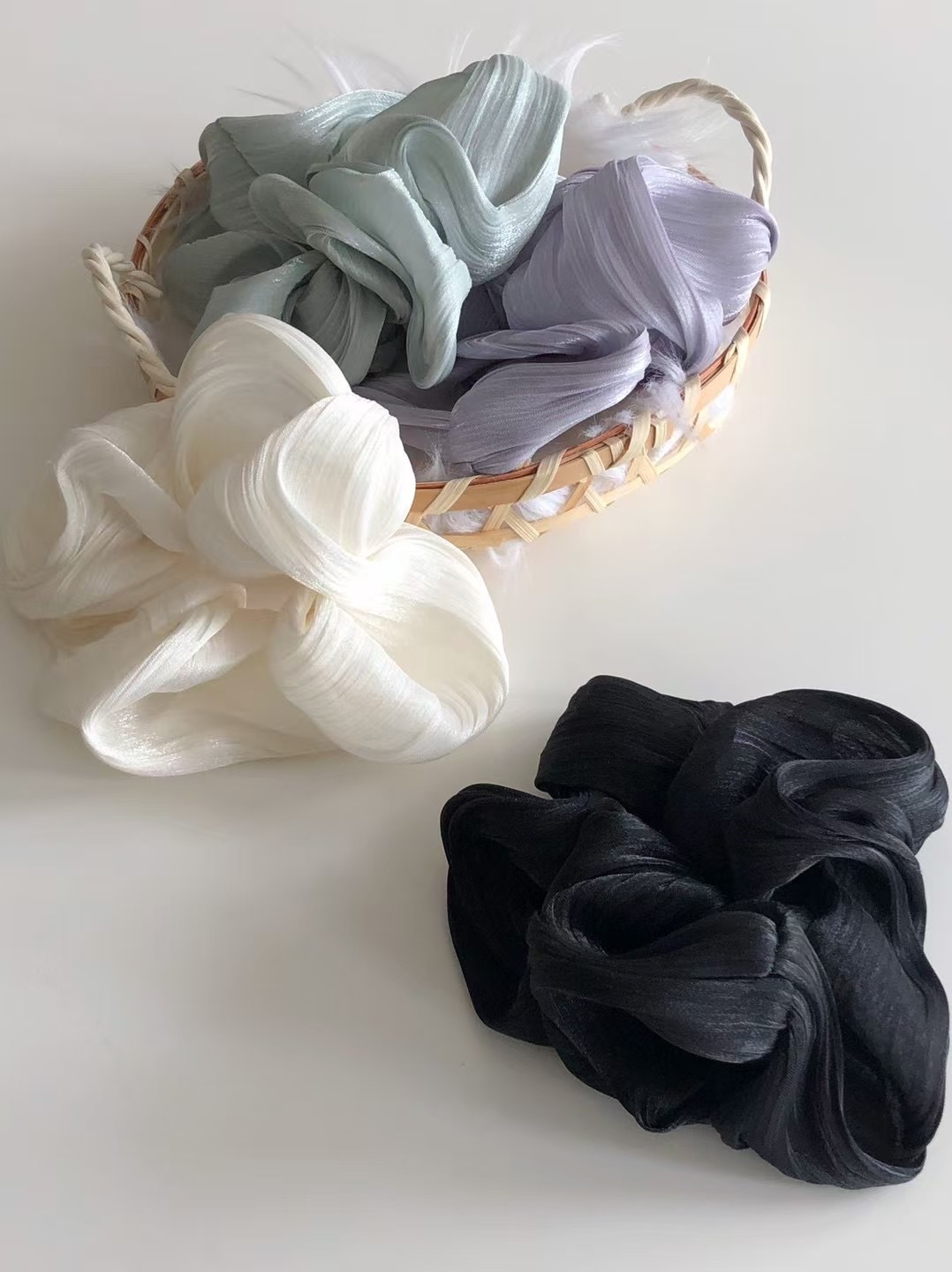 #228DN031 Pearl shining pleats hair scrunchie