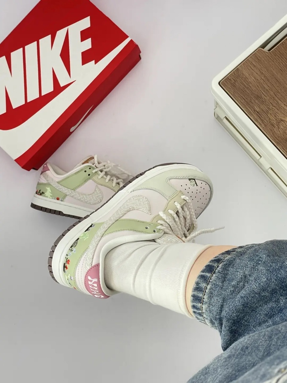 NIKE DUNK LOW LX 珍珠粉綠 小花刺繡 淡粉 淡綠 異材質拼接 女鞋 IB8876-661 / 預購