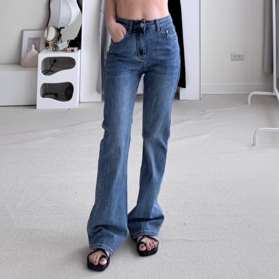 大長腿復古深色微喇叭牛仔褲(現貨)