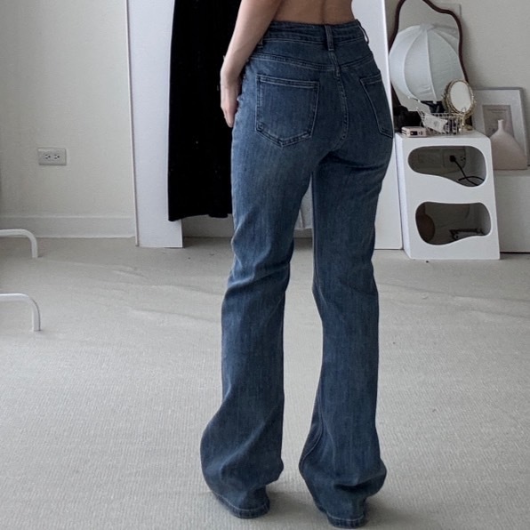 大長腿復古深色微喇叭牛仔褲(現貨)