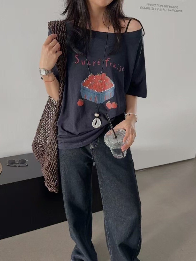上衣丨微透膚一字領草莓上衣