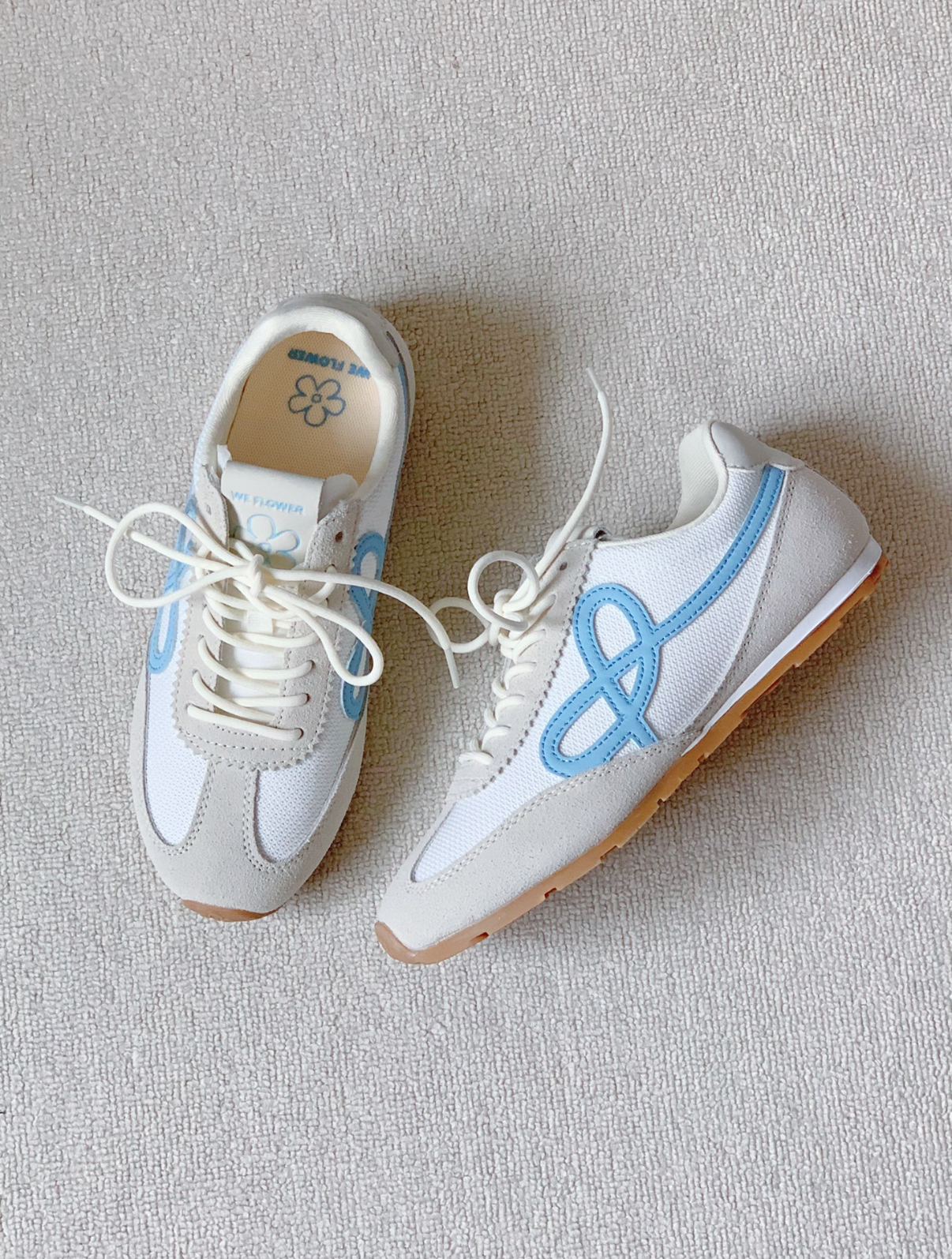 We Flower 法棍小花鞋 麂皮 拼接 焦糖底 復古 德訓鞋 霧霾藍 奶油藍/預購