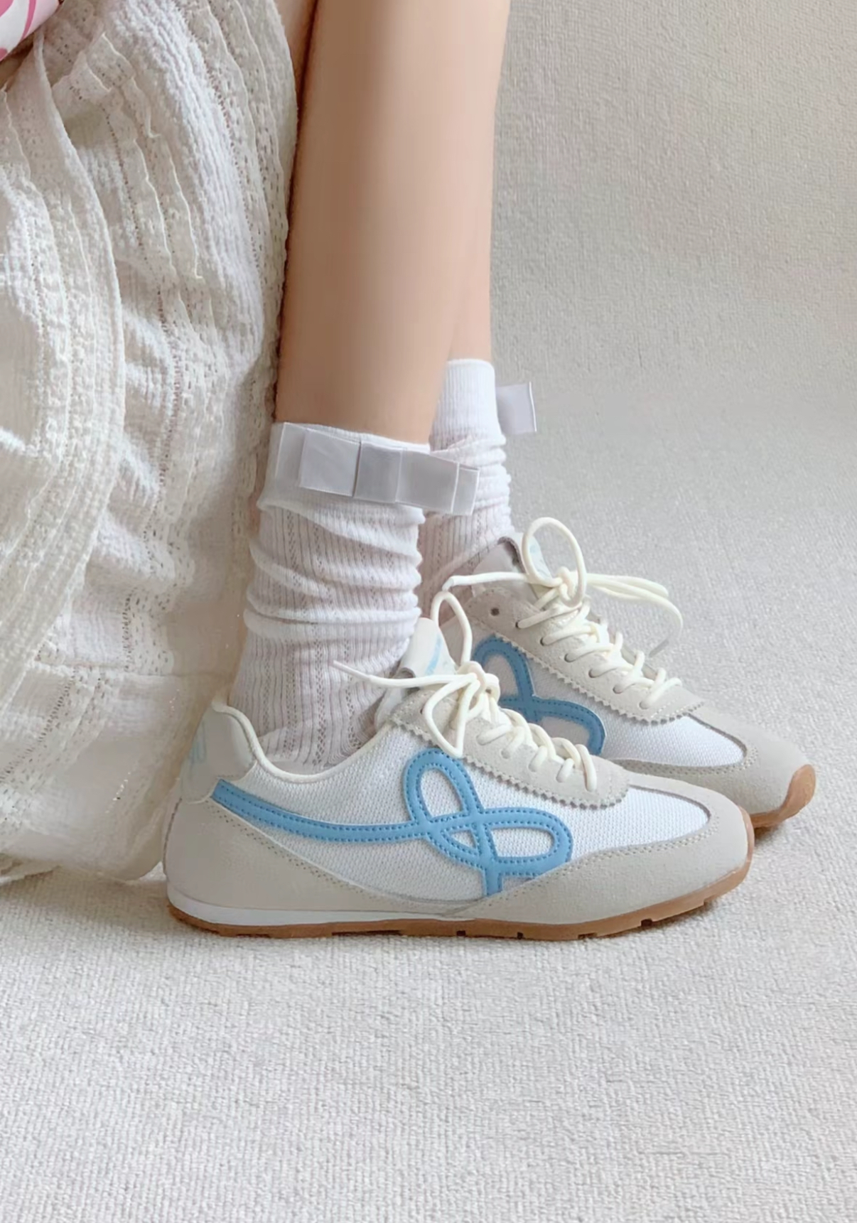 We Flower 法棍小花鞋 麂皮 拼接 焦糖底 復古 德訓鞋 霧霾藍 奶油藍/預購