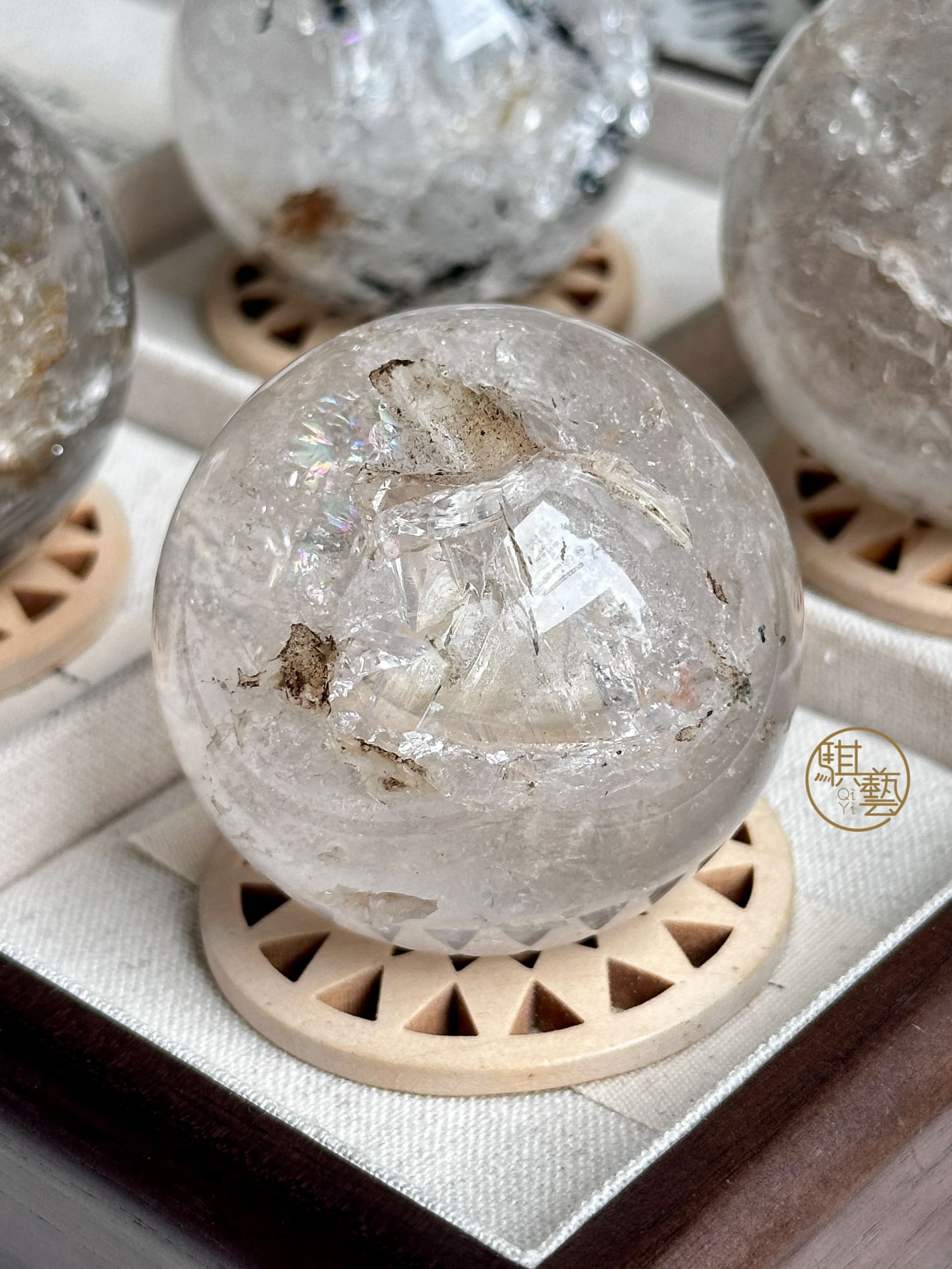 閃靈球｜高頻靈性啟示水晶 提升專注與能量守護