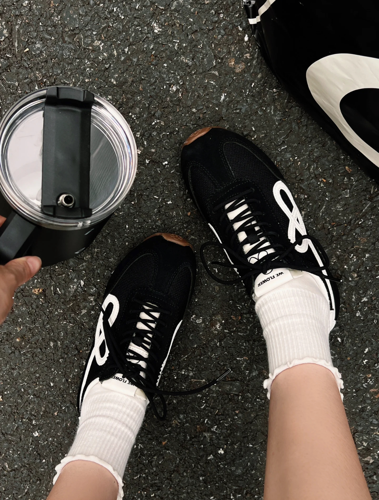 We Flower 法棍小花鞋 麂皮 拼接 焦糖底 復古 德訓鞋 瑪瑙黑 黑白色/預購