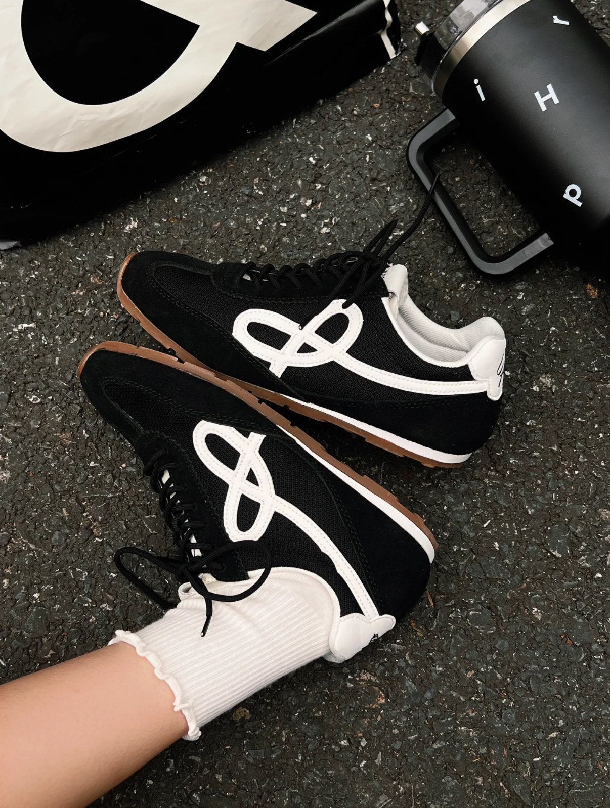 We Flower 法棍小花鞋 麂皮 拼接 焦糖底 復古 德訓鞋 瑪瑙黑 黑白色/預購