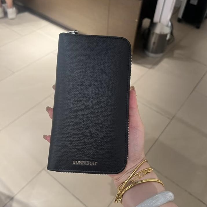 Outlet Burberry Zipped Wallet