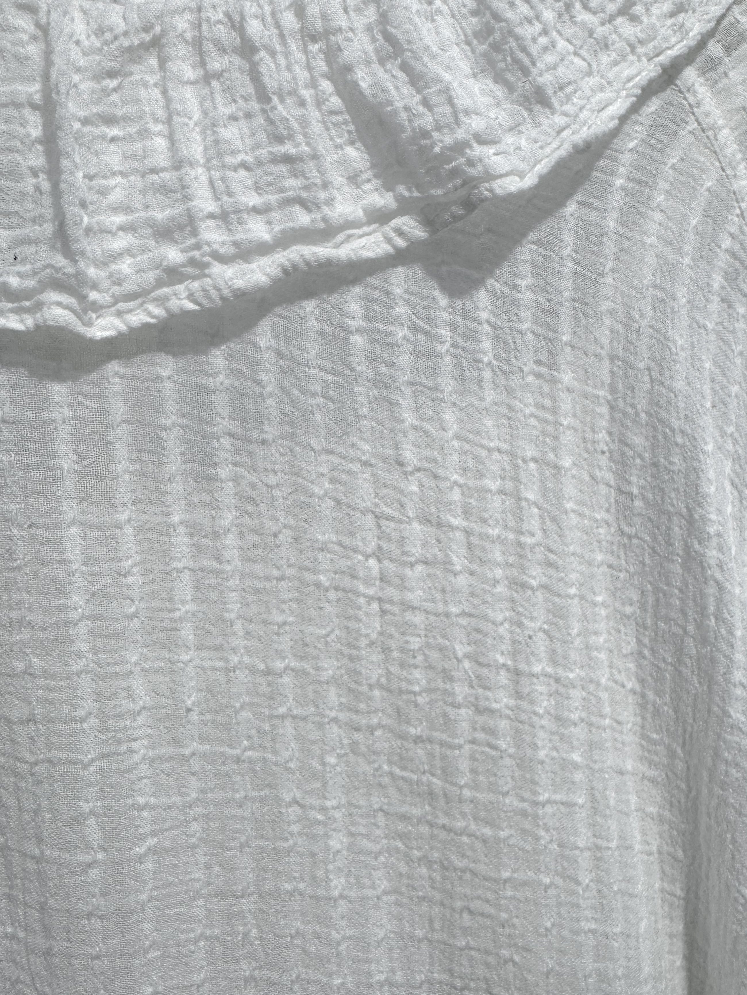 [改用圖二新布料] Ruffle領暗直紋寬鬆Top · 2色入