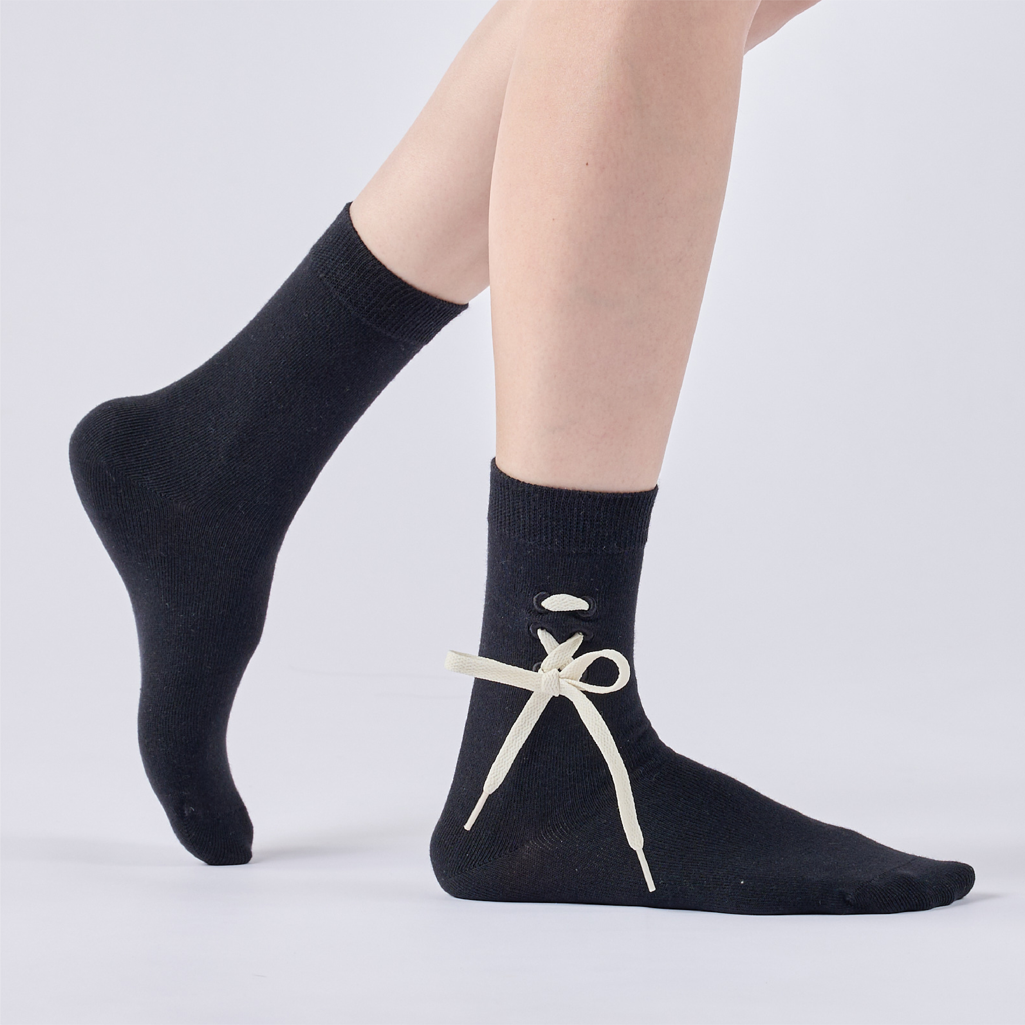 腳上綁鞋帶²〈黑〉