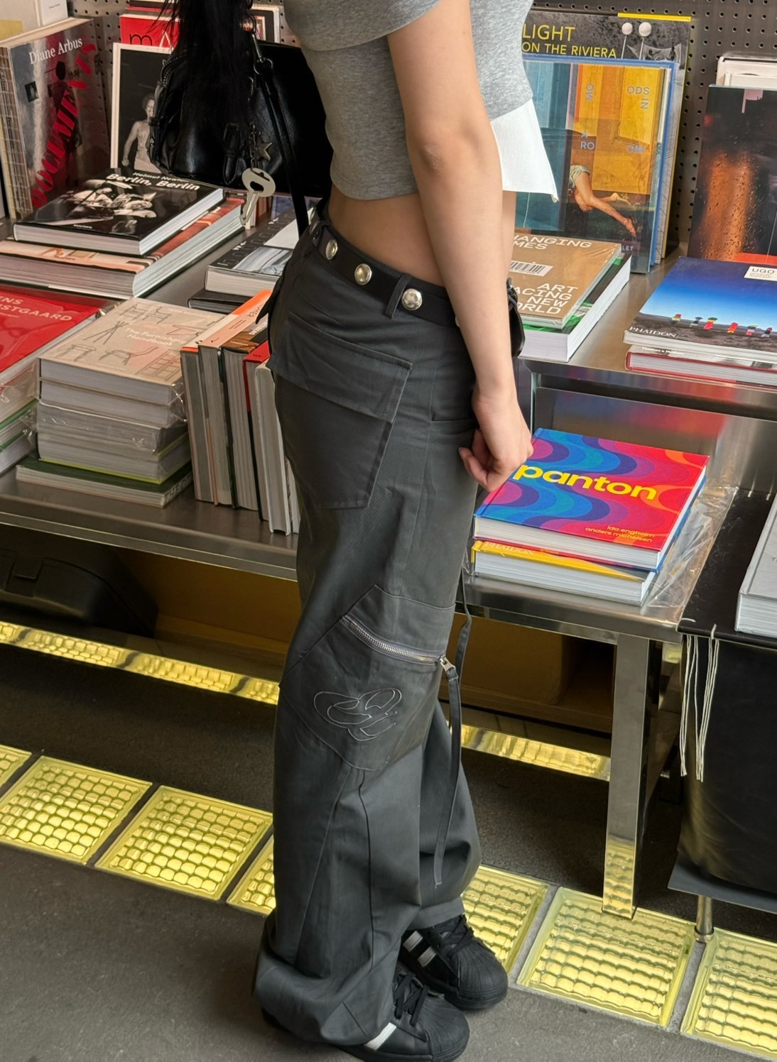 現貨! 9.amez project 系列 nora 001 logo cargo pants 品牌微喇叭工裝褲 (gray)