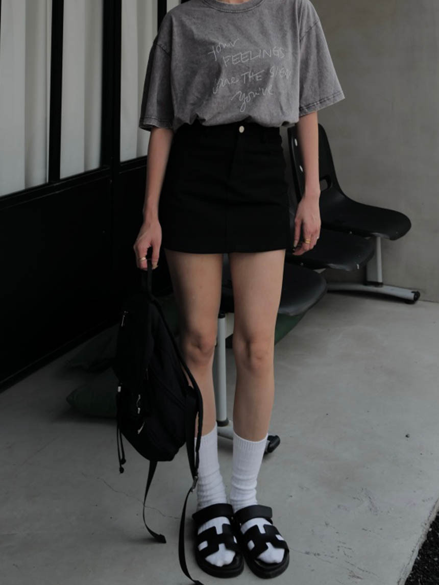 超顯瘦釦子素面彈力A字裙*2色