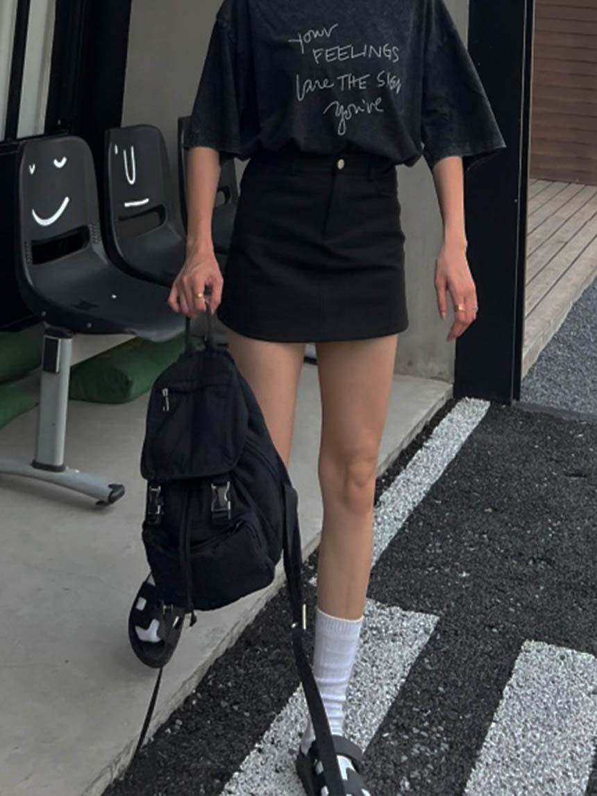 超顯瘦釦子素面彈力A字裙*2色