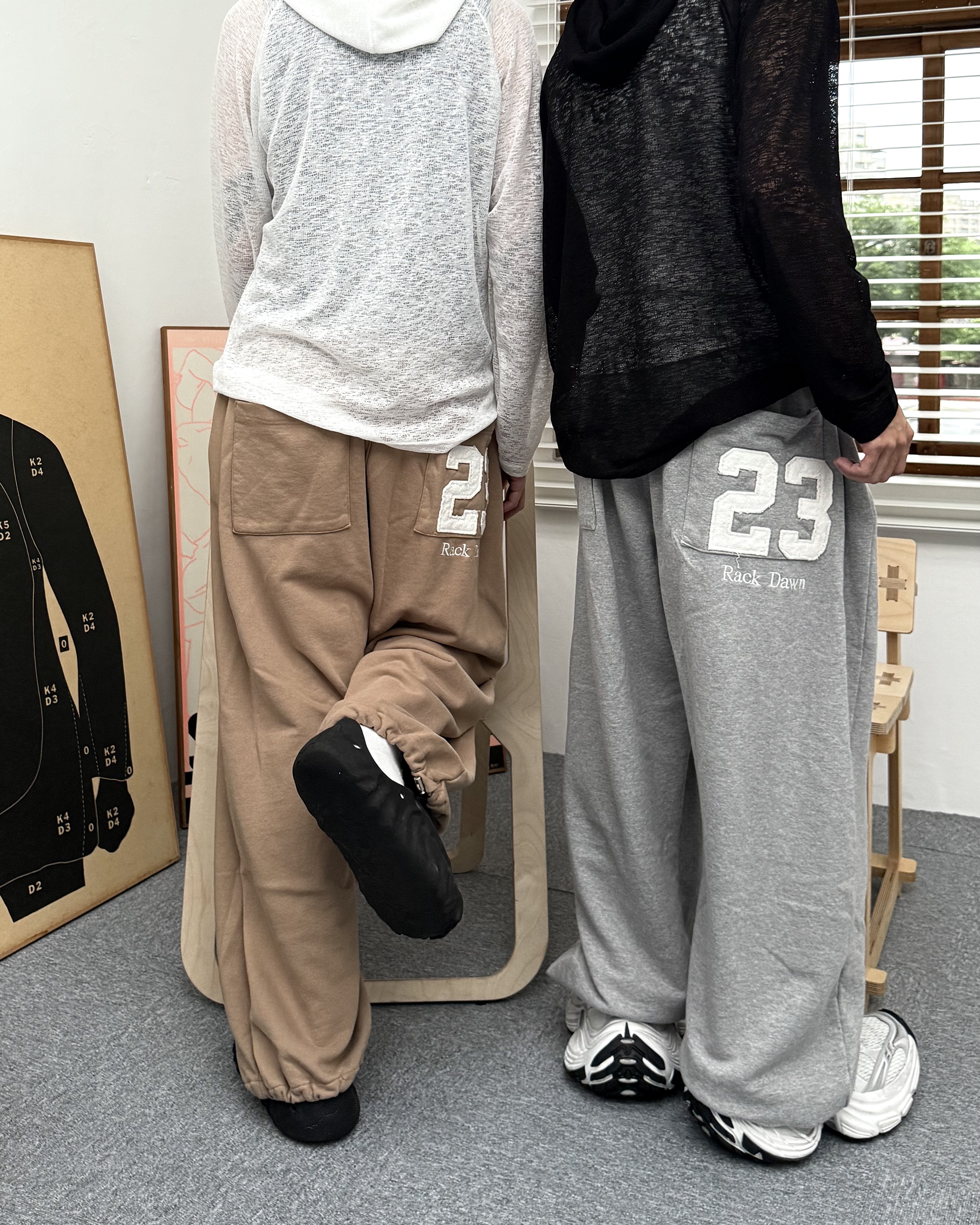 𝐇·𝐓·𝐒 韓國 No.23 棉被感 美式刺繡 立體 數字 抽鬚 寬鬆 棉長褲