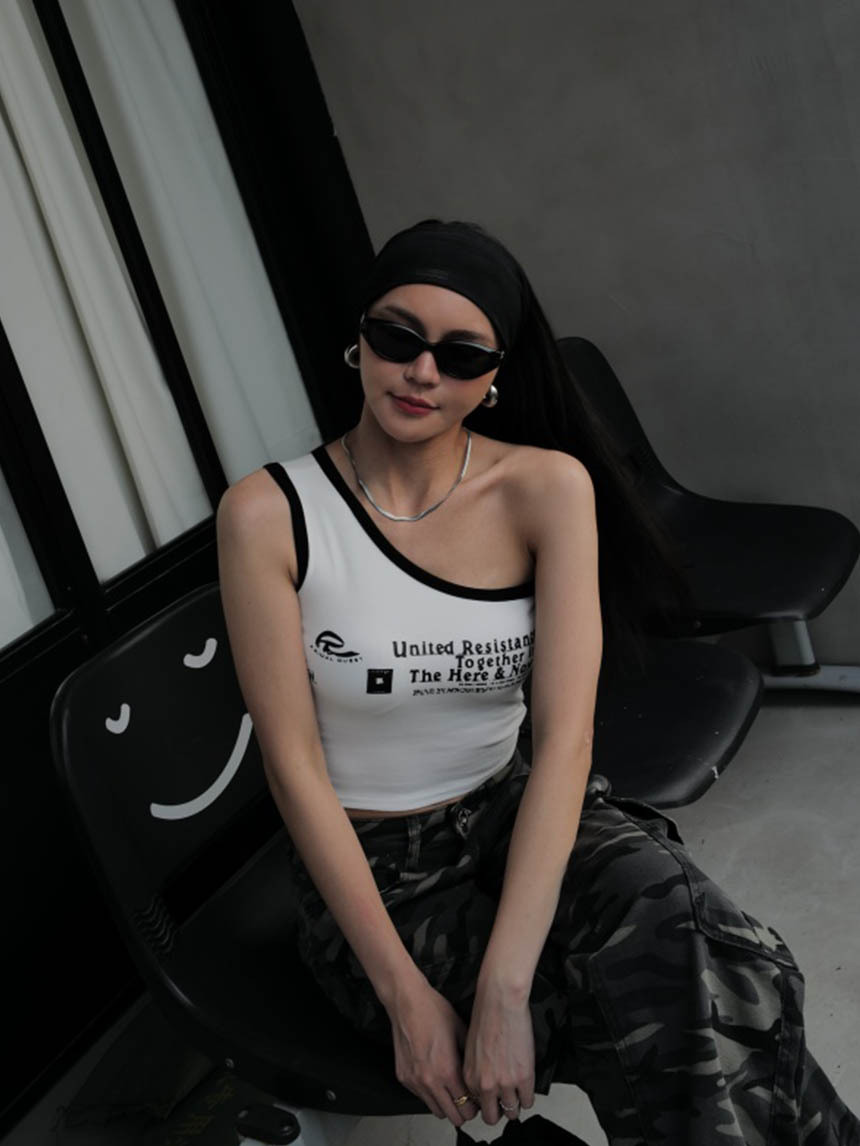 美式辣妹附胸墊字母印花斜肩背心*3色